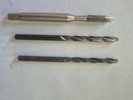 Gewindeschneider M5 mit 2 passenden Bohrer
