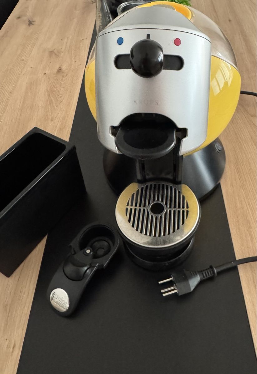 Nespresso Macchine per caffè & Macchine per espresso: Kaffimaschine  – Usato da Münchenbuchsee venduto da Gabriele69