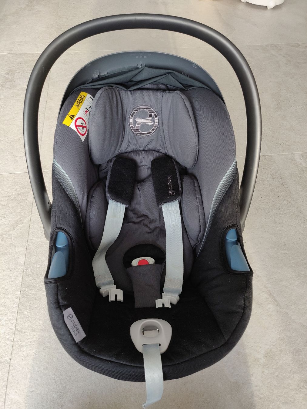 Cybex Seggiolini per auto: Cybex newborn car seat – Usato da Lonay venduto da ari_2xzm