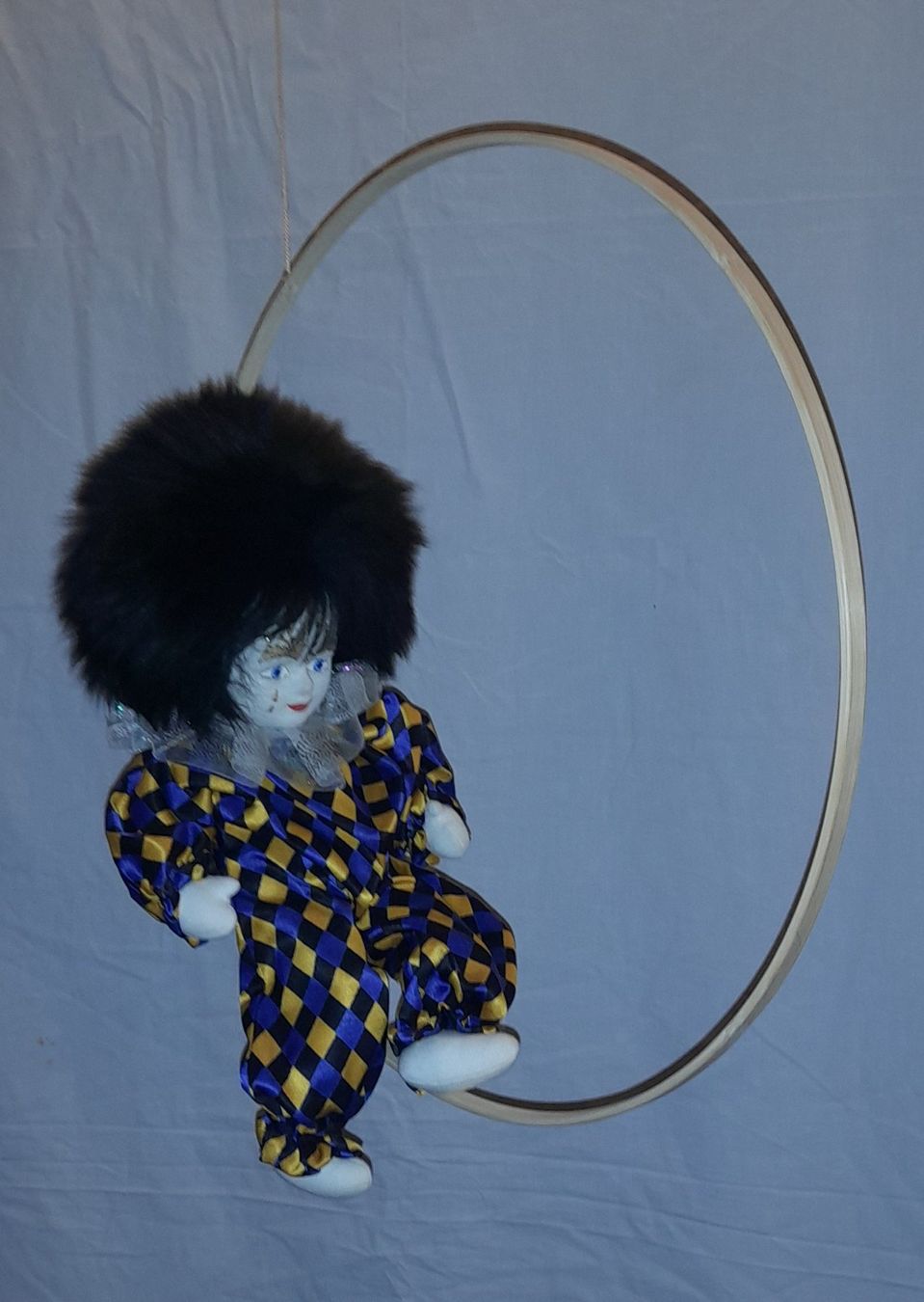 Bambole: Clown im Holzring – Usato da Davos-Frauenkirch venduto da KCHrist