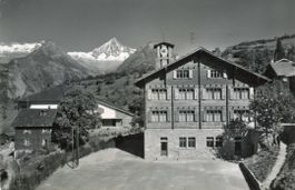 Bürchen  VS  ob Visp  -   SCHULHAUS mit Bietschhorn