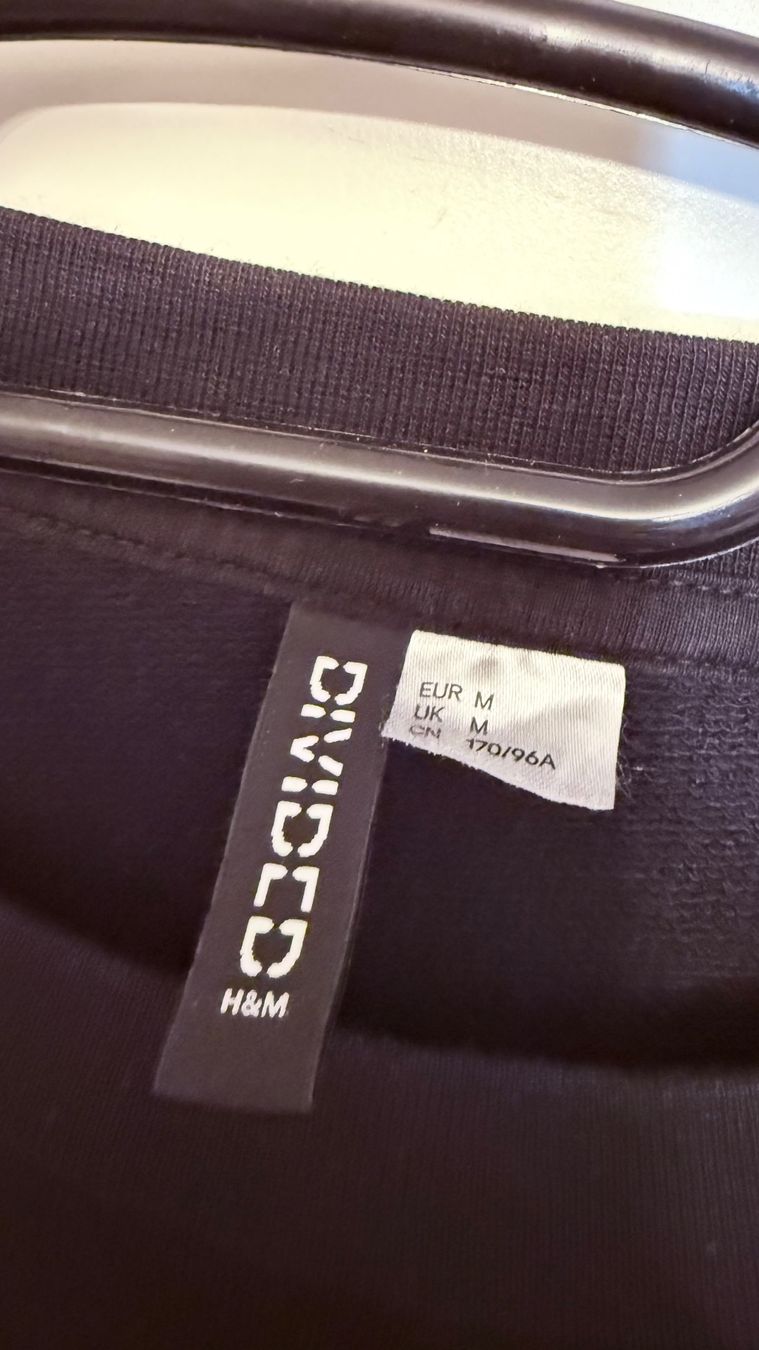 H&M Maglioni & Felpe: • Schlichtes Sweatshirt • – Usato da Basel venduto da mendoza13 1
