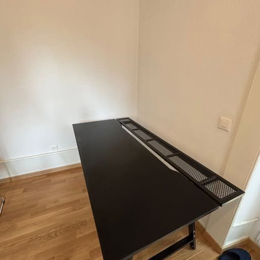 Scrivanie: Bureau gaming noir réglable - Bon état – Usato da Chêne-Bougeries venduto da fla_8cbf 1