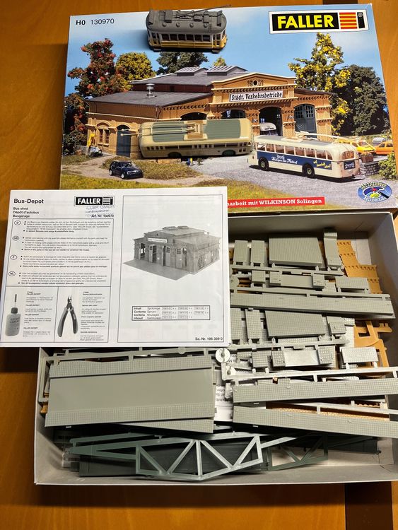 Kit Maquette Faller H0 – Dépôt De Bus 130120, 246 Pièces, Échelle H0, Pour Passionnés De Train Miniature