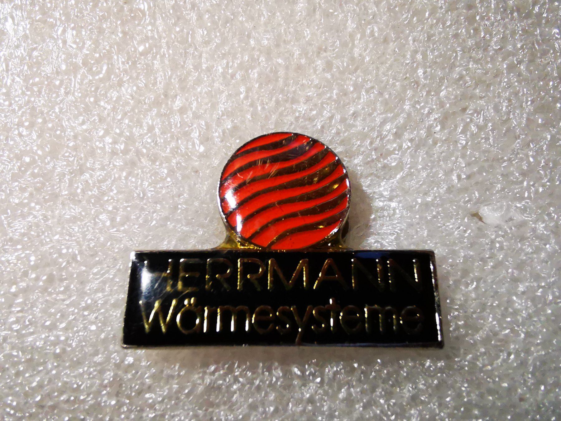 Placchette & Badge: Ansteckpin 4: Herrmann Wärmesystem – Usato da Oppligen venduto da Pin-Fall-Shop