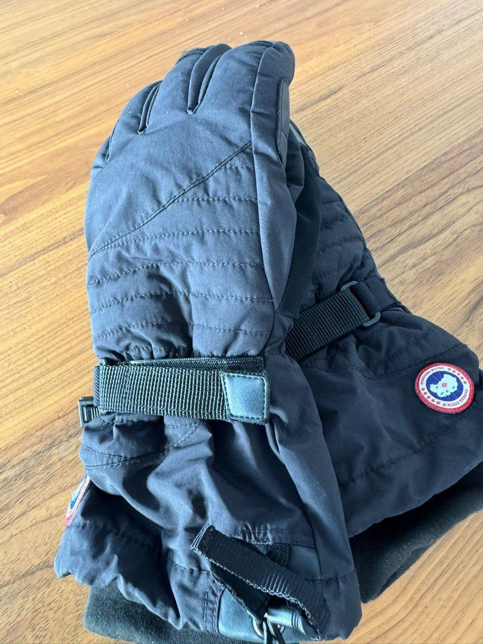 Canada Goose Gants & mitaines : Canada Goose  Black Arctic Down Gloves – D'occasion à Männedorf par mic_y26r 2