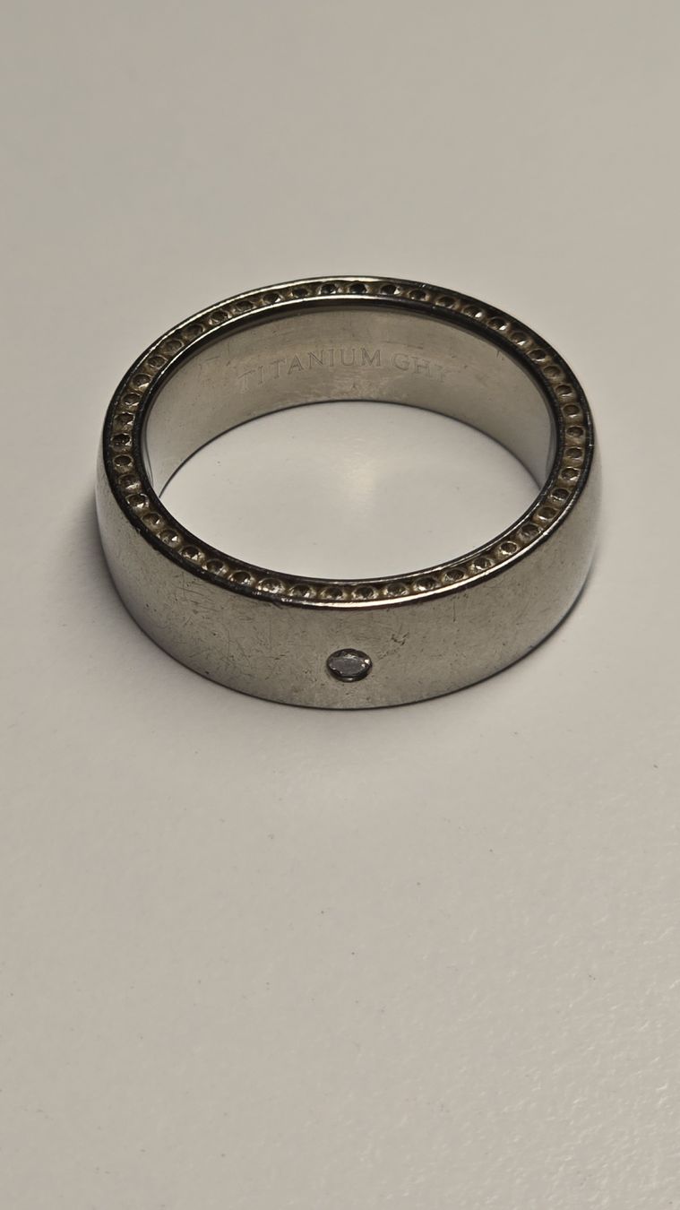Anelli: Titan Ring mit unbekannten Steinen – Usato da Losone venduto da Zuerich_CH