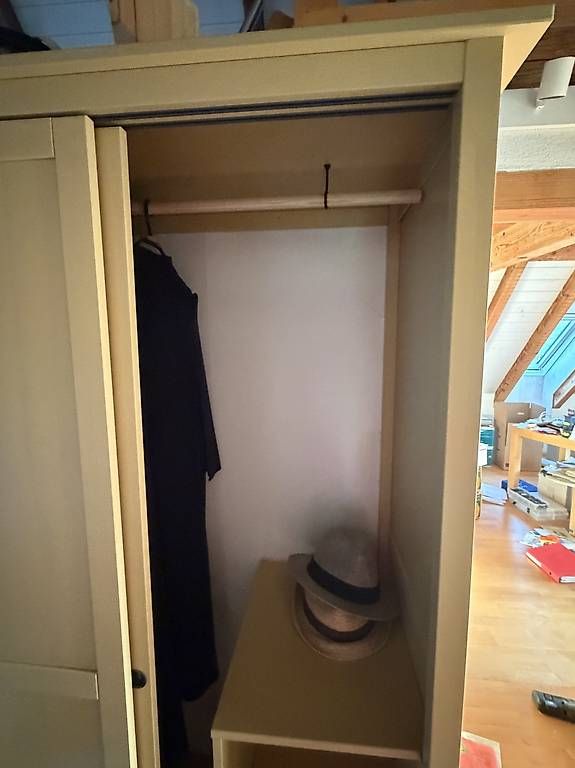 Armadi: Holz Schiebetürschrank Ikea – Usato da Münchenstein venduto da femke_lammers 2