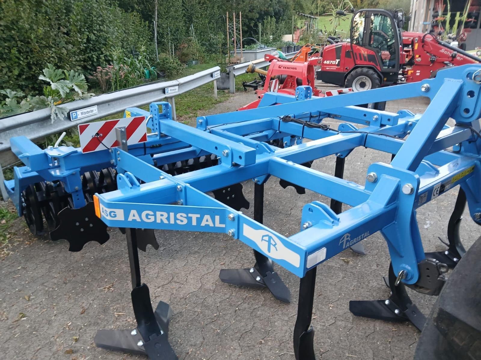 Massey Ferguson Traktoren: Traktor mit Grubber – Gebraucht aus Hagenwil von Wclaas 1