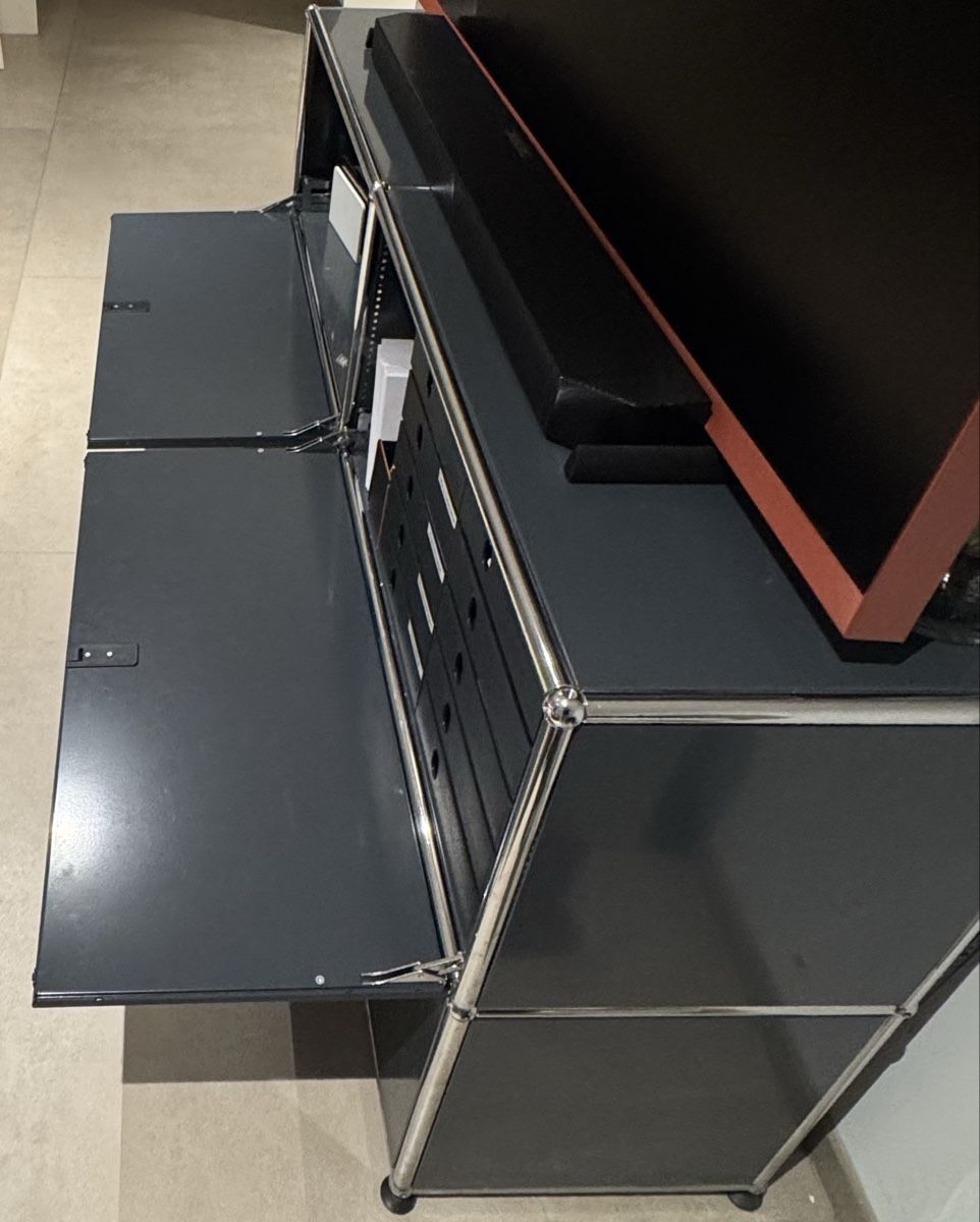 Scaffali: USM Haller Sideboard anthrazit – Usato da Neuheim venduto da Sandokan39 2