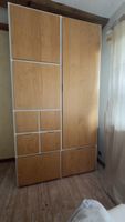 Grosser Kleiderschrank