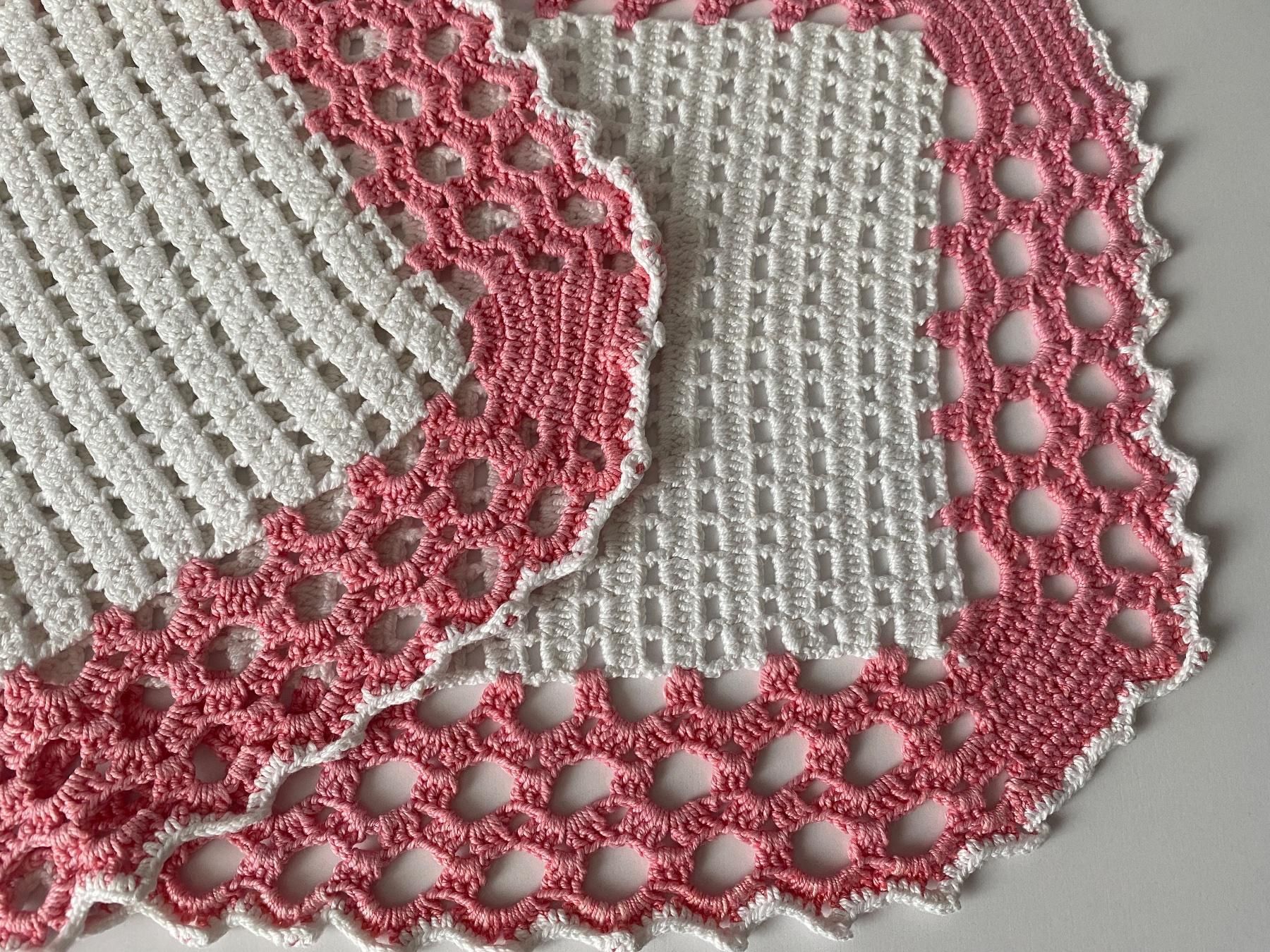 Altra biancheria da tavola: 2x Häkeldeckchen Rosa Weiss Tischdeko Napperon – Usato da Glattbrugg venduto da riseca 2