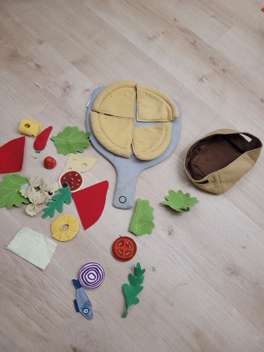 Spielzeuge: Zunehör Küche Pizza – Gebraucht aus Lupsingen von sta_wgg5 1