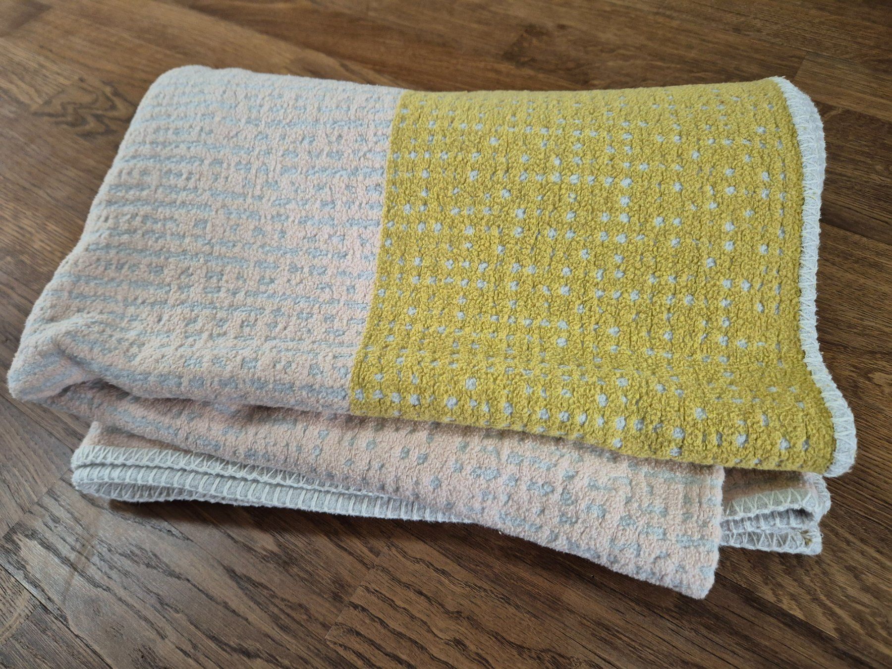 Pfister Coperte: Yellow & pink Pfister blanket 170x130 – Usato da Zürich venduto da monadiederich