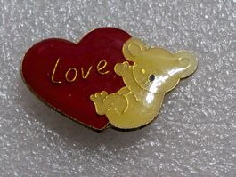 Ansteckpin 144: Love