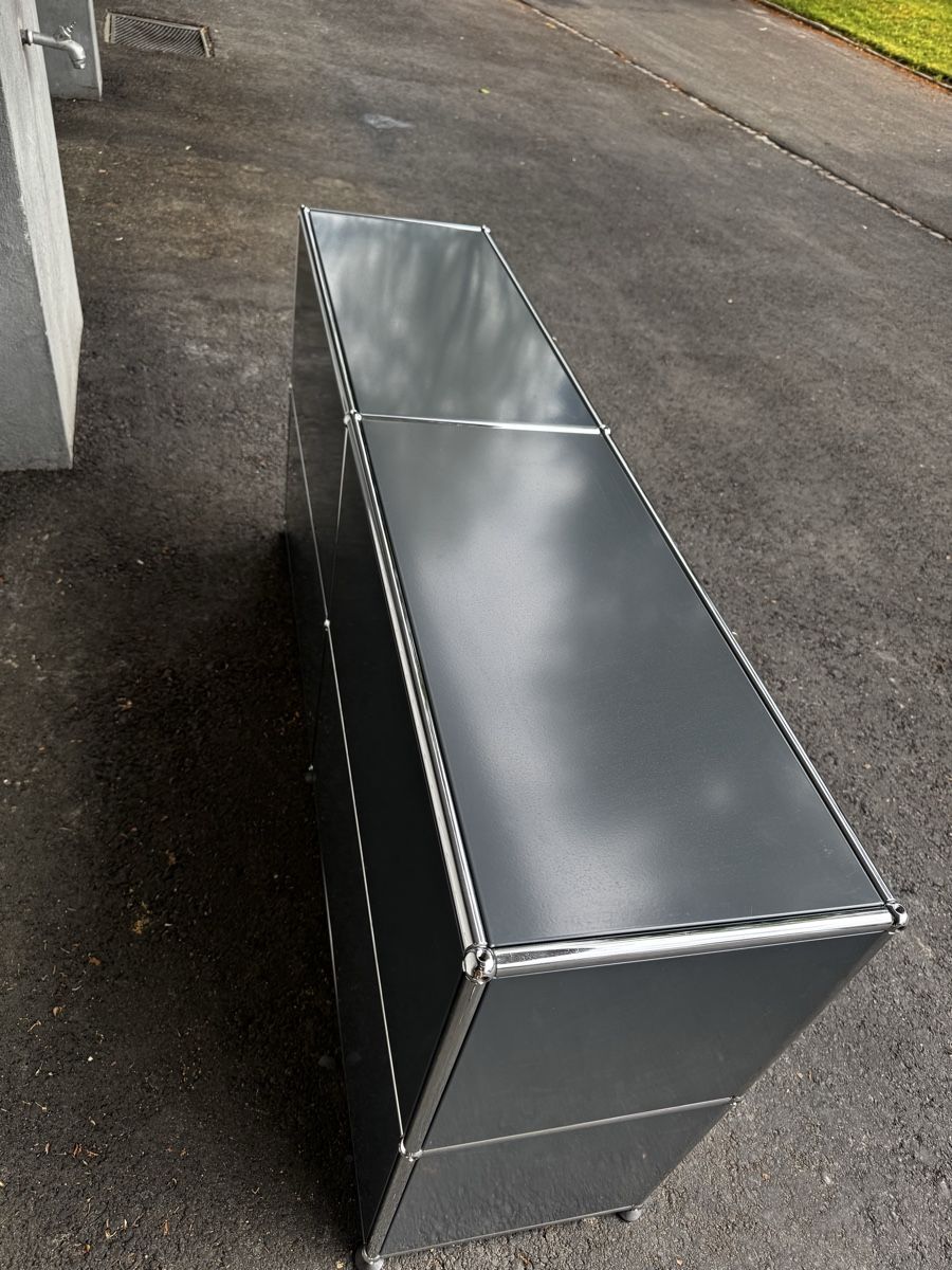 Regale: USM Haller Sideboard Anthrazitgrau mit 2 klappen 2 Auszug – Gebraucht aus zürich von Mito3 3