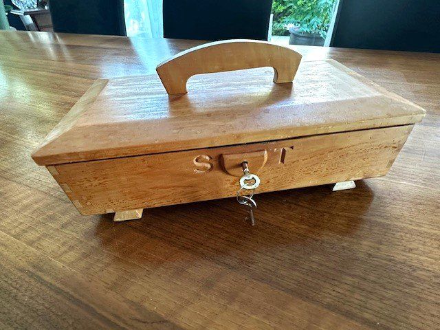 Coffres: HoLz ScHaTuLLe – D'occasion à Winkel par zeho