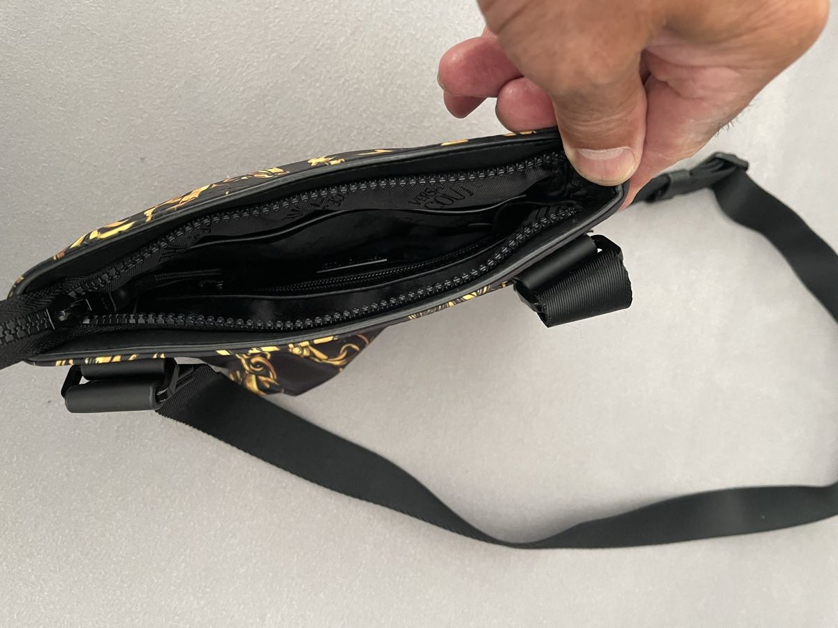 Taschen: Versace Jeans Couture Umhängetasche – Neu (gemäss Beschreibung) aus Buchs SG von arb_9dc8 2