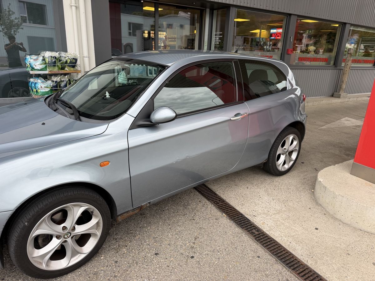 Alfa Romeo Automobili: Alfa 147 1.6 – Usato da Villiers venduto da italiano0110 4