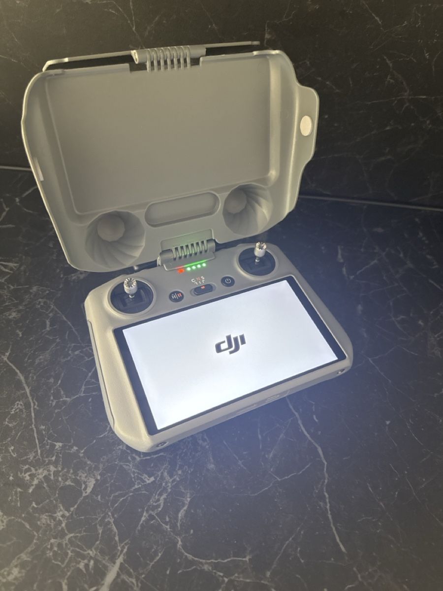 DJI Commande à distance: Dji RC 2.0 – D'occasion à Laupen BE par WinterSnow 1