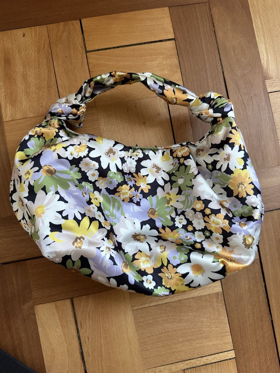 Mango Taschen für Damen: Mango Floral Satin Bag – Gebraucht aus Zürich von Haafaa