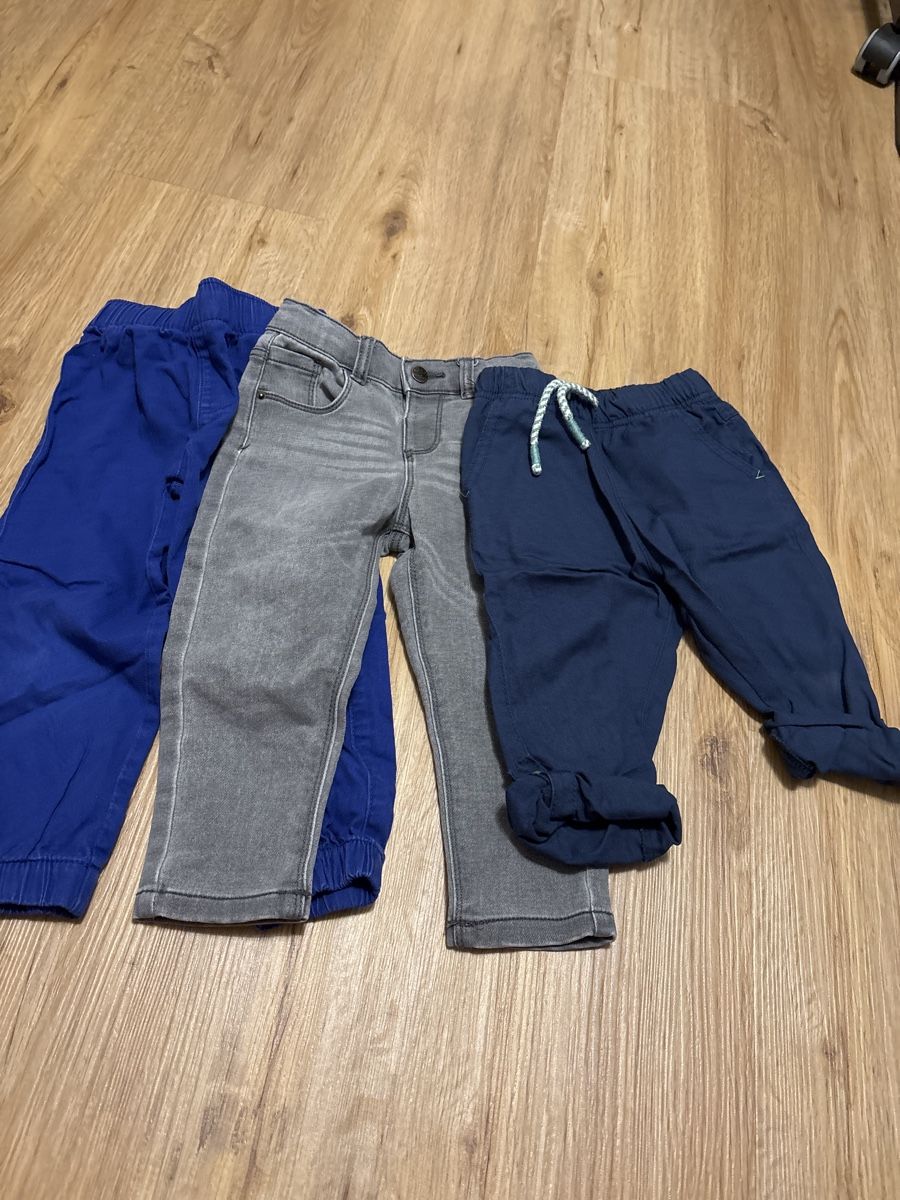 Lotti & Set di vestiti: 3 Hosen Junge 92/98 – Usato da Chur venduto da copino