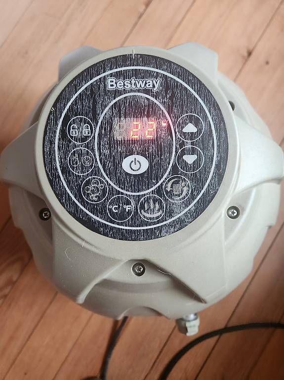 Bestway Whirlpool: Aufblasbarer Wihrlpool – Gebraucht aus Däniken SO von Sidera88 2
