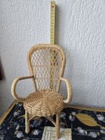 Niedlicher Korbsessel / Rattanstuhl für Puppen