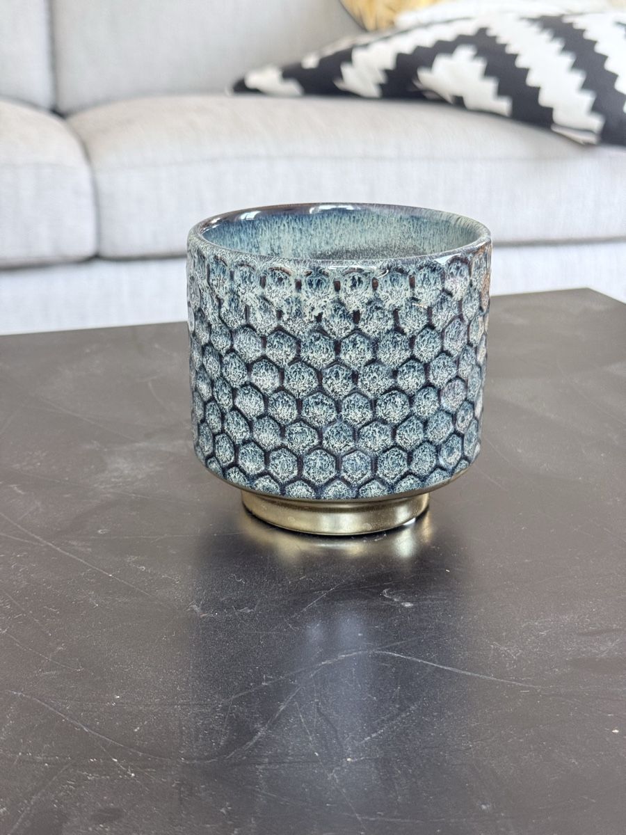 Blumentöpfe: Kleiner süsser Blumentopf blau/grau/gold – Gebraucht aus Zürich von m.y.r.