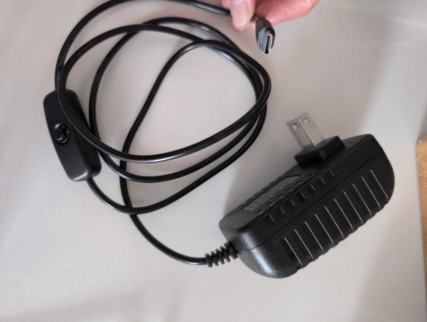 Raspberry Pi PC: Raspberry Pi 4B 4gb Kit with Camera & Accessories – Nuovo (secondo la descrizione) da Basel venduto da jia_2wl9 2