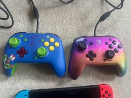 Nintendo Switch Mario Kart et 2 manettes