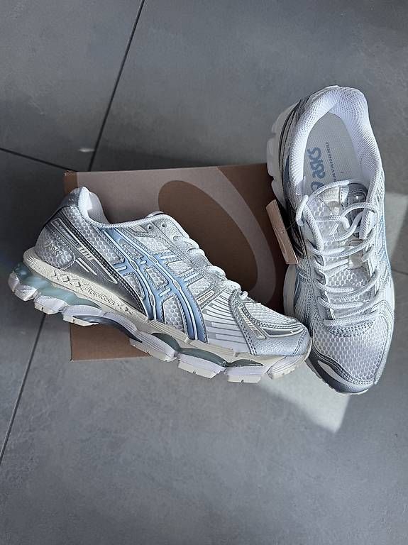 Scarpe da donna: Asics kayano 12.1 – Usato da Fribourg venduto da D_17