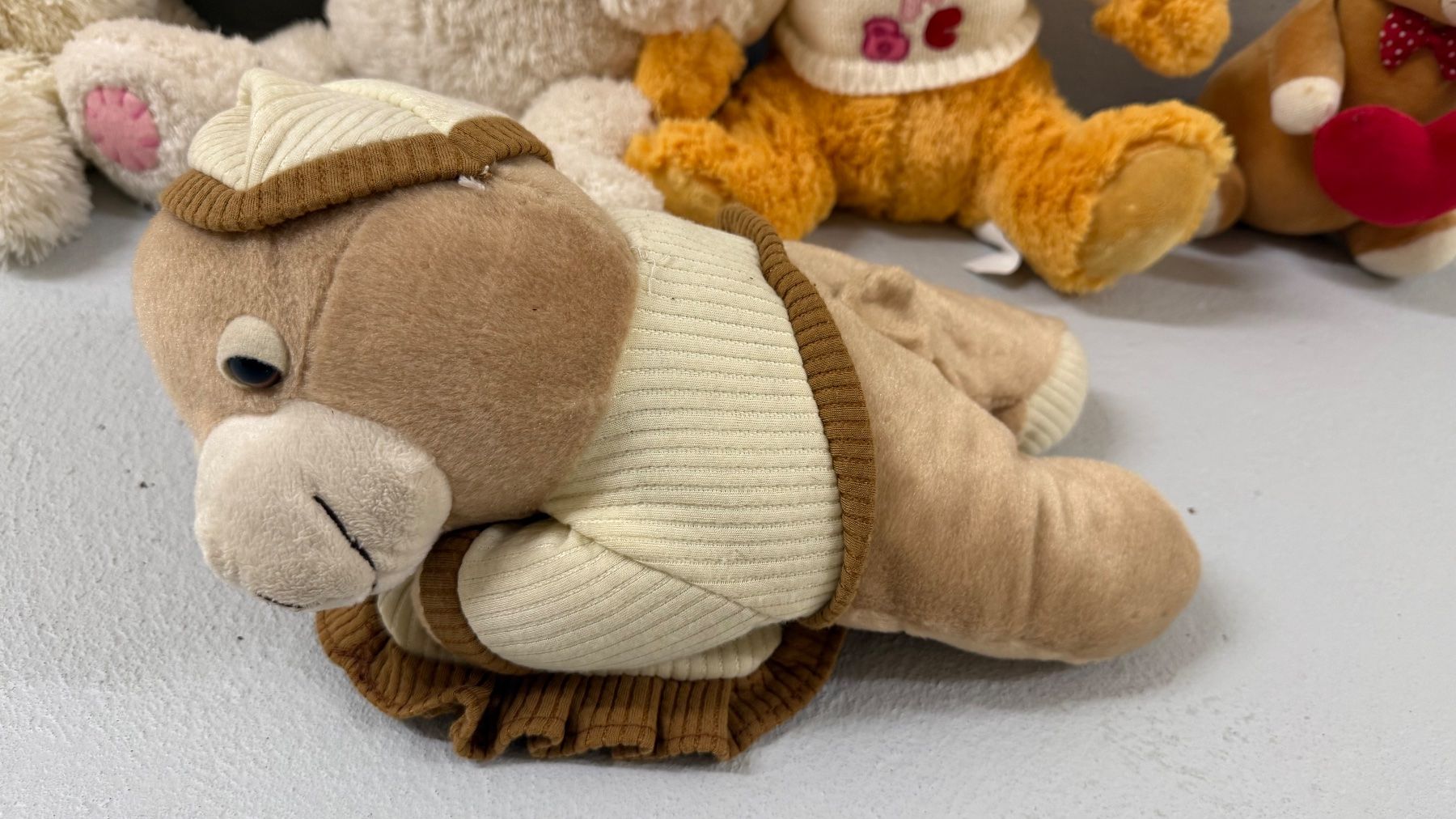 Jouets: 7 Teddy bears Gr. M and S – D'occasion à Wallisellen par S_lb 6