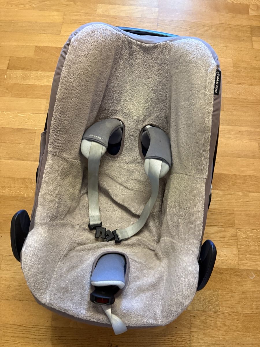 Maxi-Cosi Seggiolini per auto: Maxi Cosi mit Basis – Usato da Altikon venduto da stebu85 1