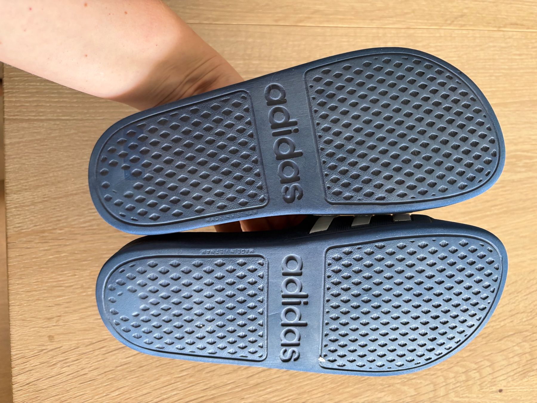 Adidas Scarpe da uomo: Adidas Adilette gr. 38, Dunkelblau – Usato da Meggen venduto da K.Rigert 1