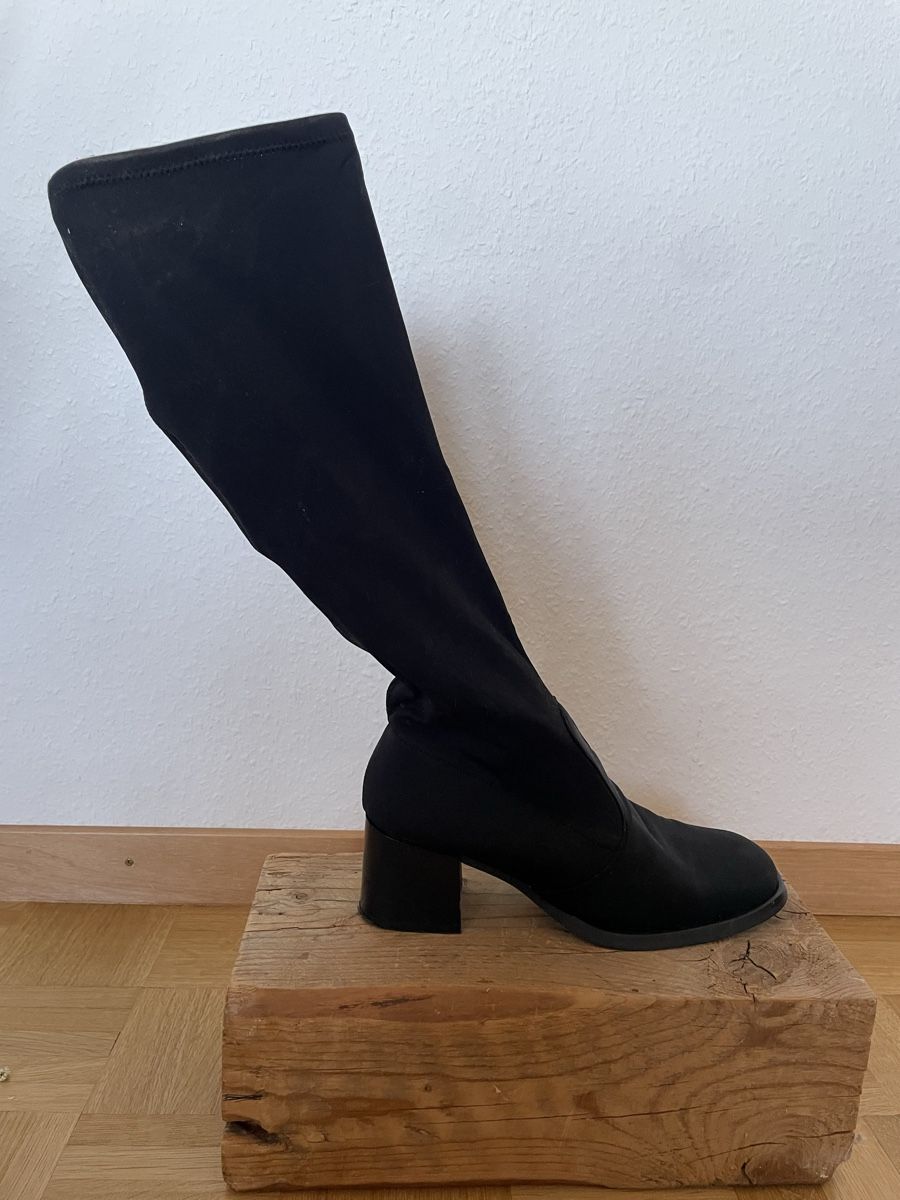 Scarpe da donna: Schwarze Stiefel, Grösse 38, aus Stoff – Usato da Genève venduto da Anaig