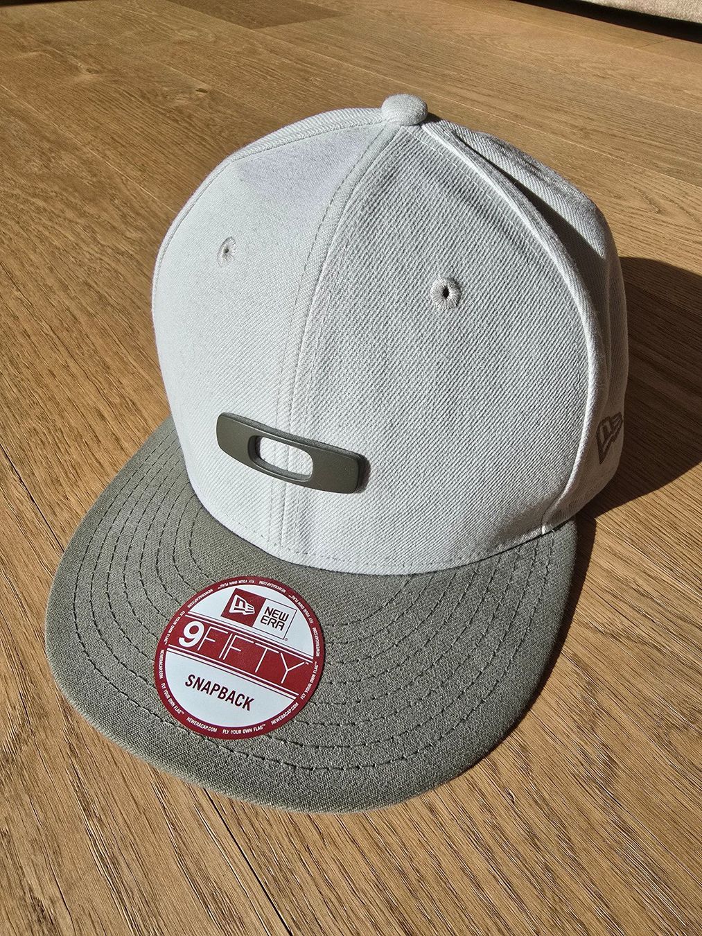 New Era Copricapi, berretti & cappellini: Oakley New Era Cap 9Fifty Snapback – Usato da Fehraltorf venduto da buylow3000