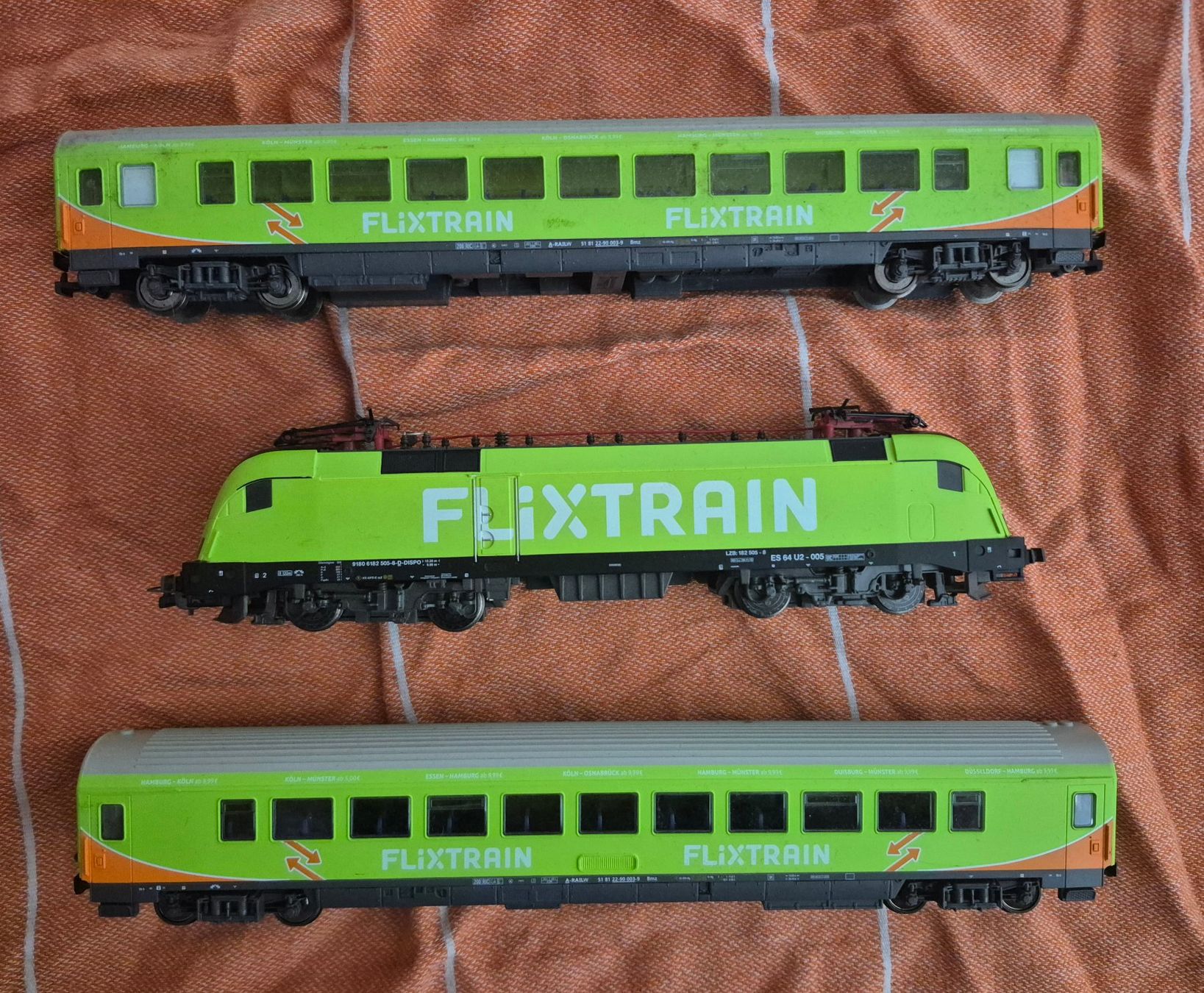 Piko Modellini di ferrovie: FLIXTRAIN Lok mit 2 Wagen von PIKO – Usato da Rheinfelden venduto da bas_n5l8