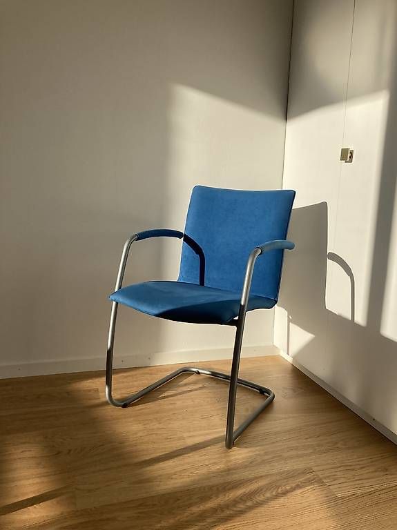 Chaises: Postmodern - Design Freischwinger Stuhl Leolux – D'occasion à Urdorf par Rose.14
