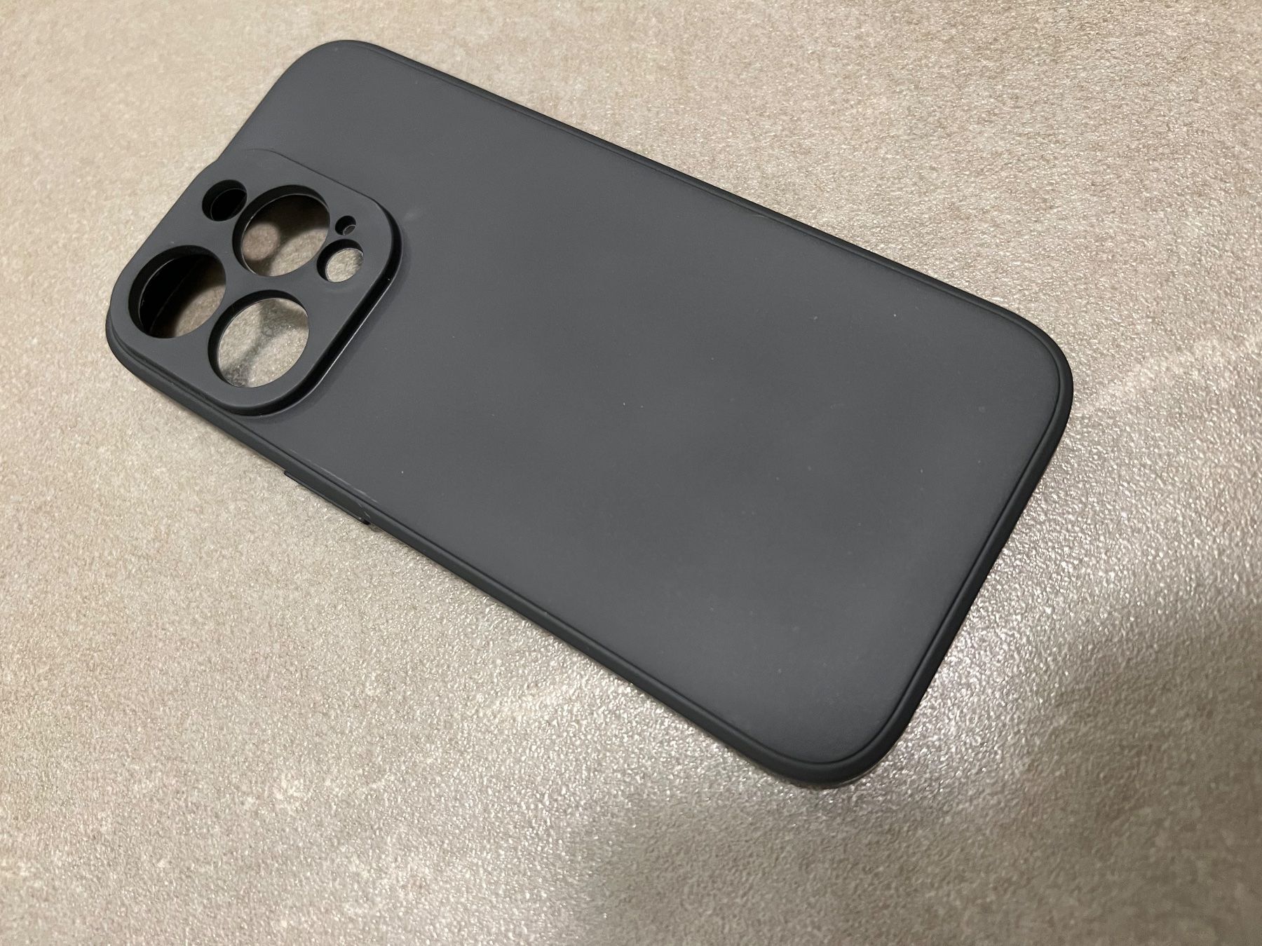 Apple Telefoni cellulari / Smartphones: Schwarze Silikonhülle IPhone 14Pro – Nuovo (secondo la descrizione) da Altendorf venduto da wqv_97 1