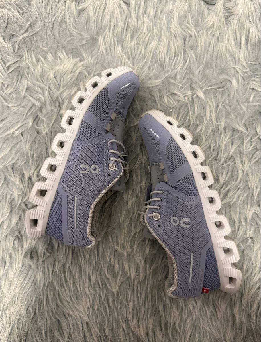 On Damenschuhe: On Running Cloud Schuhe lila size 37.5 – Gebraucht aus Boswil von hey.itsme