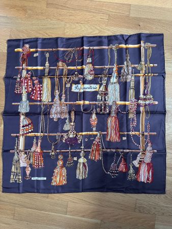 Hermès Carré 90 Passementerie – Seidentuch Dunkelbraun