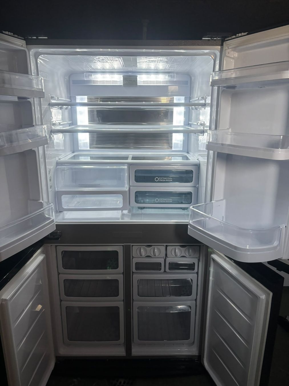 Frigoriferi: Sharp  Side by Side Edelstahl Kühlschrank mit Gefrierschrank – Usato da Suhr venduto da Mara-84