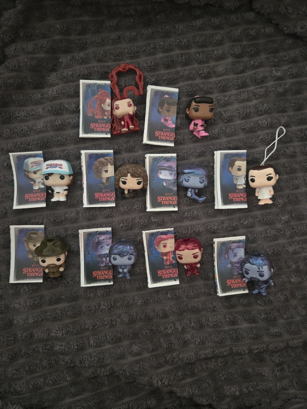 Statuette: 10 Stranger Things Kinder Joy – Nuovo (secondo la descrizione) da Bellinzona venduto da Debyy77