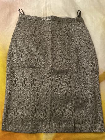 Jupe mi-longue à motifs gris et argent taille 38