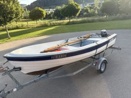 Motorboot mit Yamaha 8 PS Aussenbordmotor und Anhänger