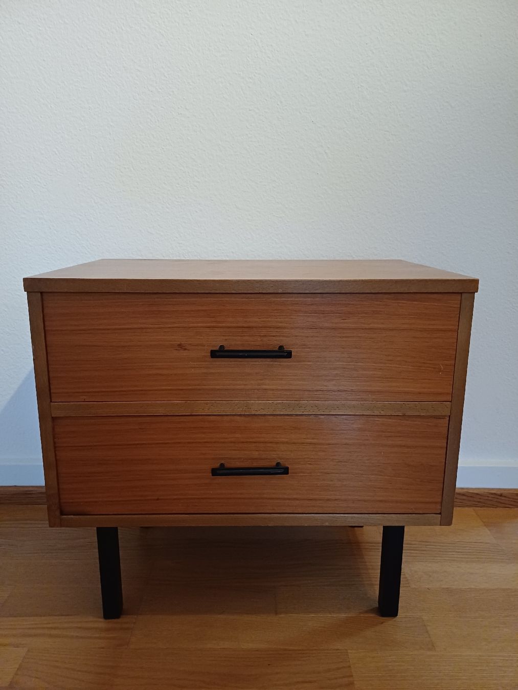 Kommoden: Retro Komode mit zwei Schubladen – Gebraucht aus Zürich von ml0_dch5