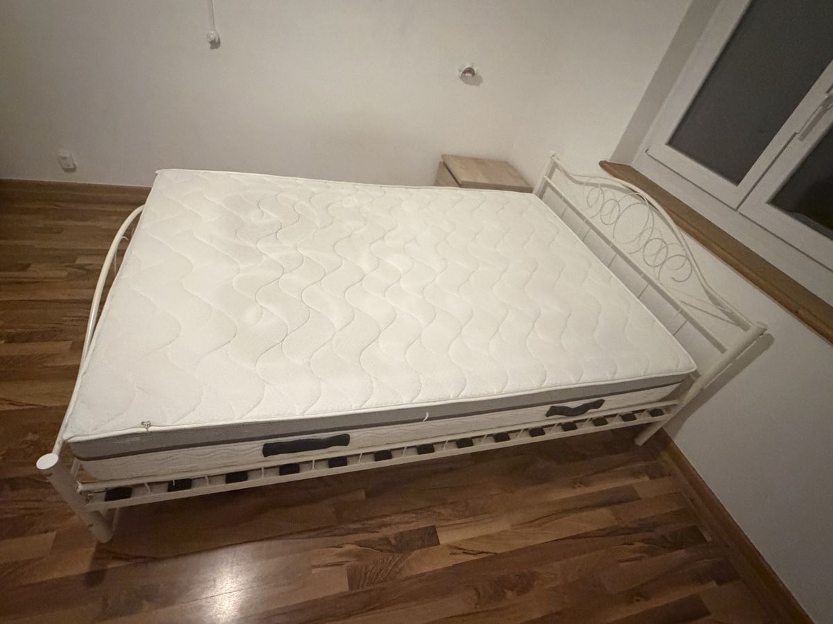 Betten: materasso compreso di struttura e comodino – Gebraucht aus Rueun von ant_yfl2 1