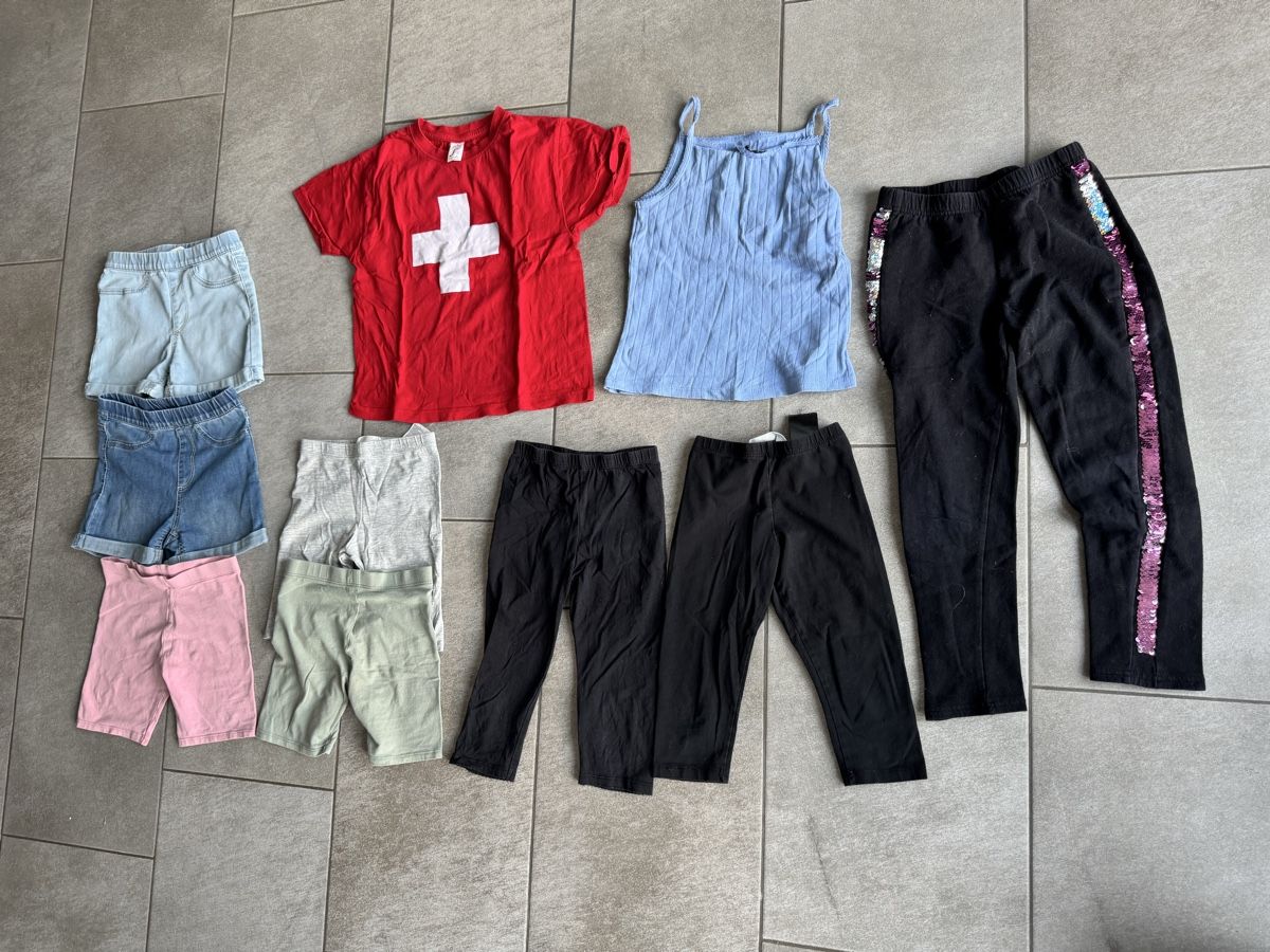 Lotti & Set di vestiti: Kleiderpaket 122/128 – Usato da Glattfelden venduto da Gloeckchen