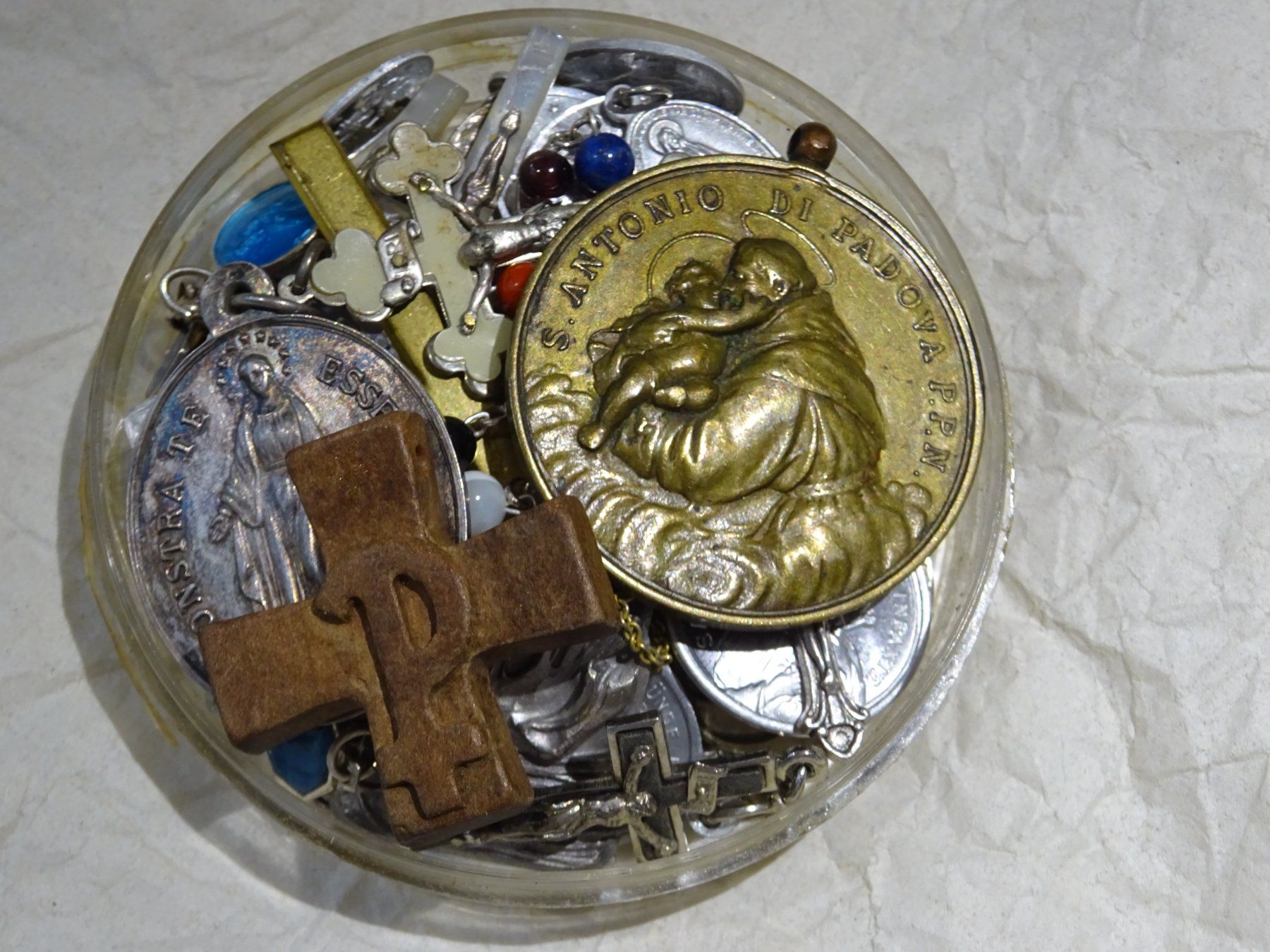Altri gioielli: Religiöse Devotionalien / Pilger  Sammlung – Usato da Esslingen venduto da eintagammeer